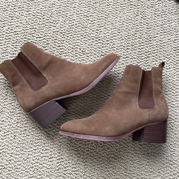 Gap women’s brown suede Chelsea boots size 8 - Picture 1 of 5